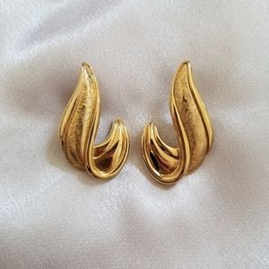 Vintage Gold Tone Earrings